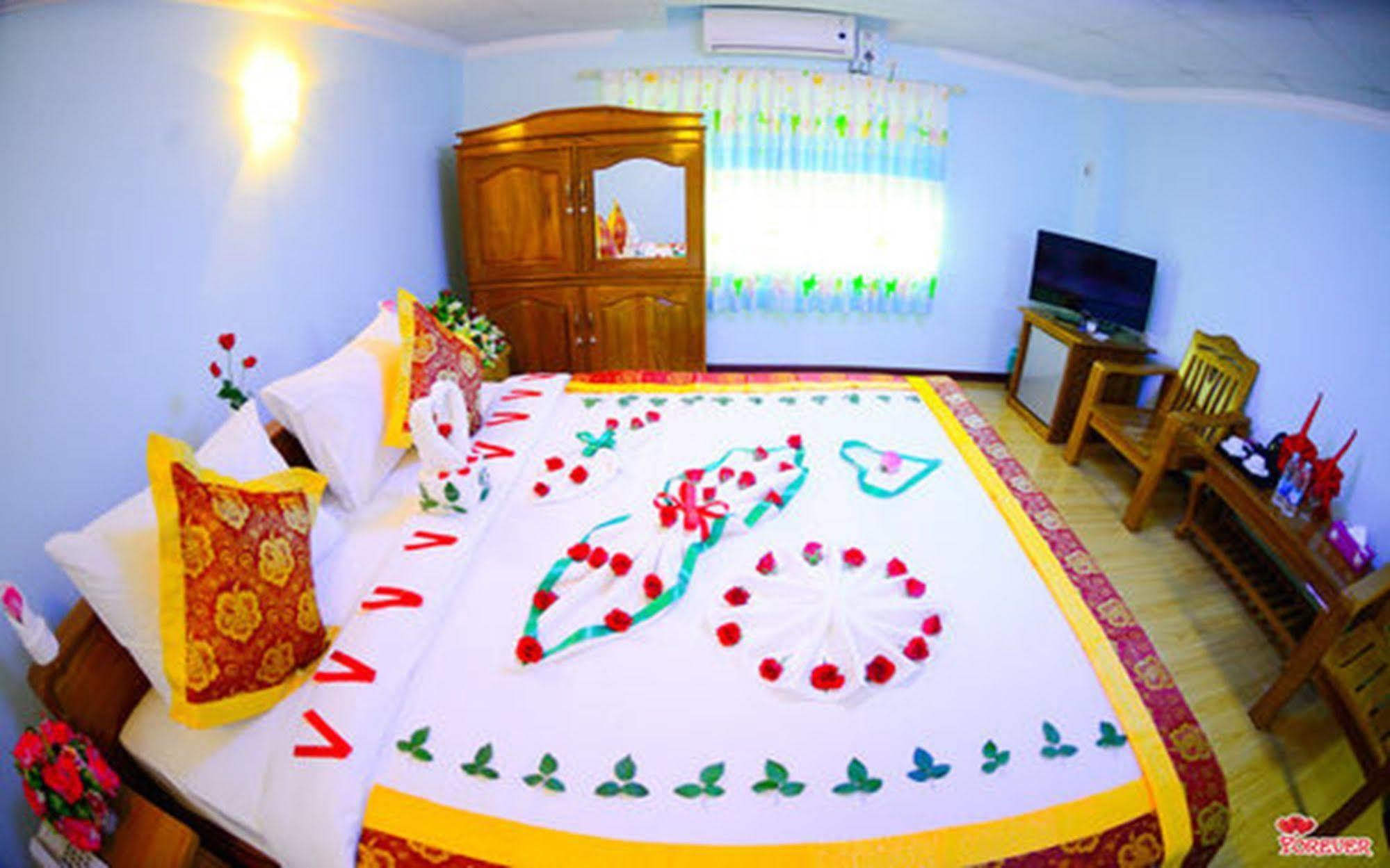 Vega Star Hotel Gyogon Buitenkant foto