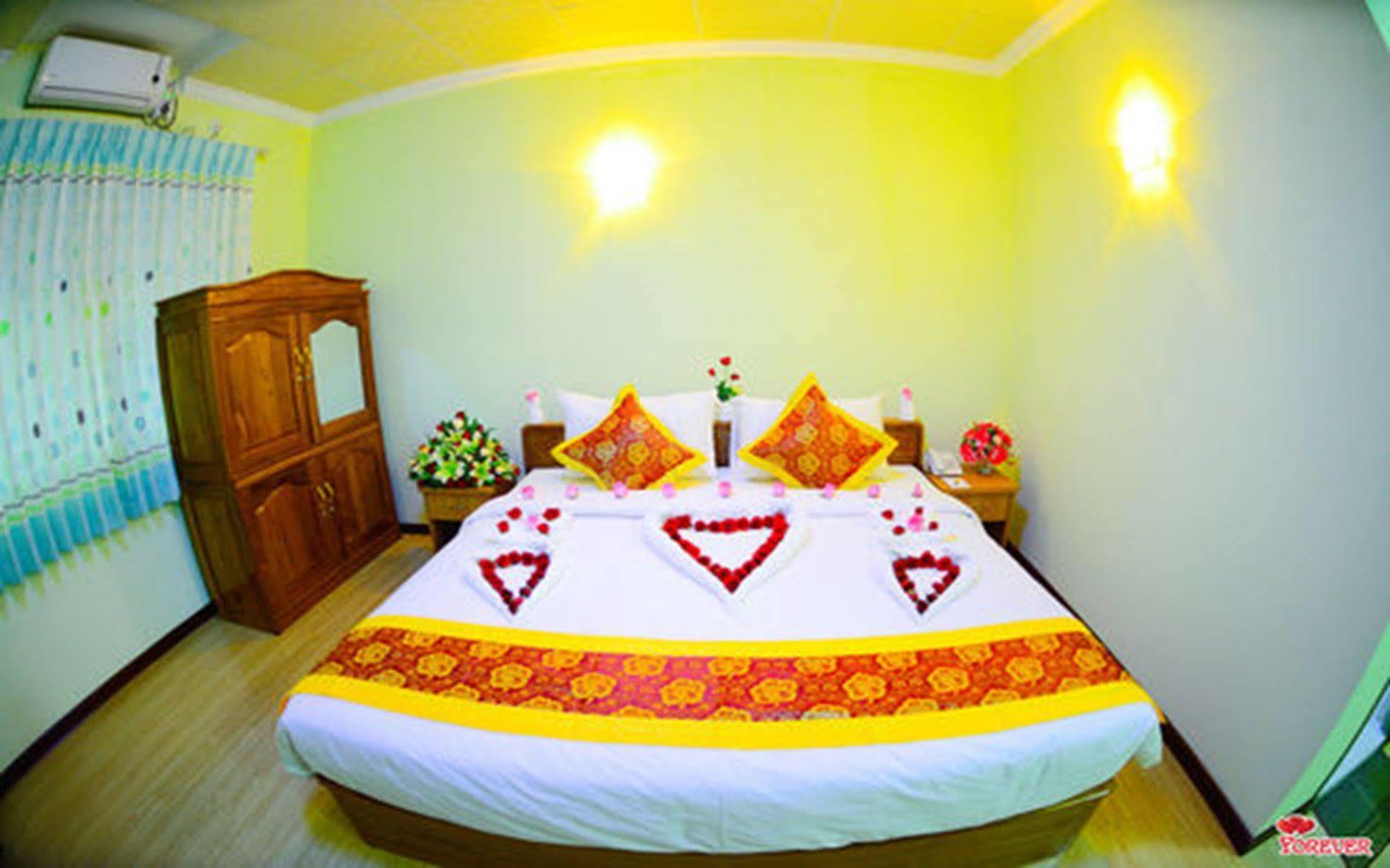 Vega Star Hotel Gyogon Buitenkant foto
